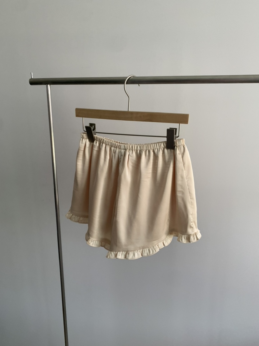 BETONE韓國直郵女士新款26夏季推薦人氣職業短褲荷葉邊緞面BETONE短褲