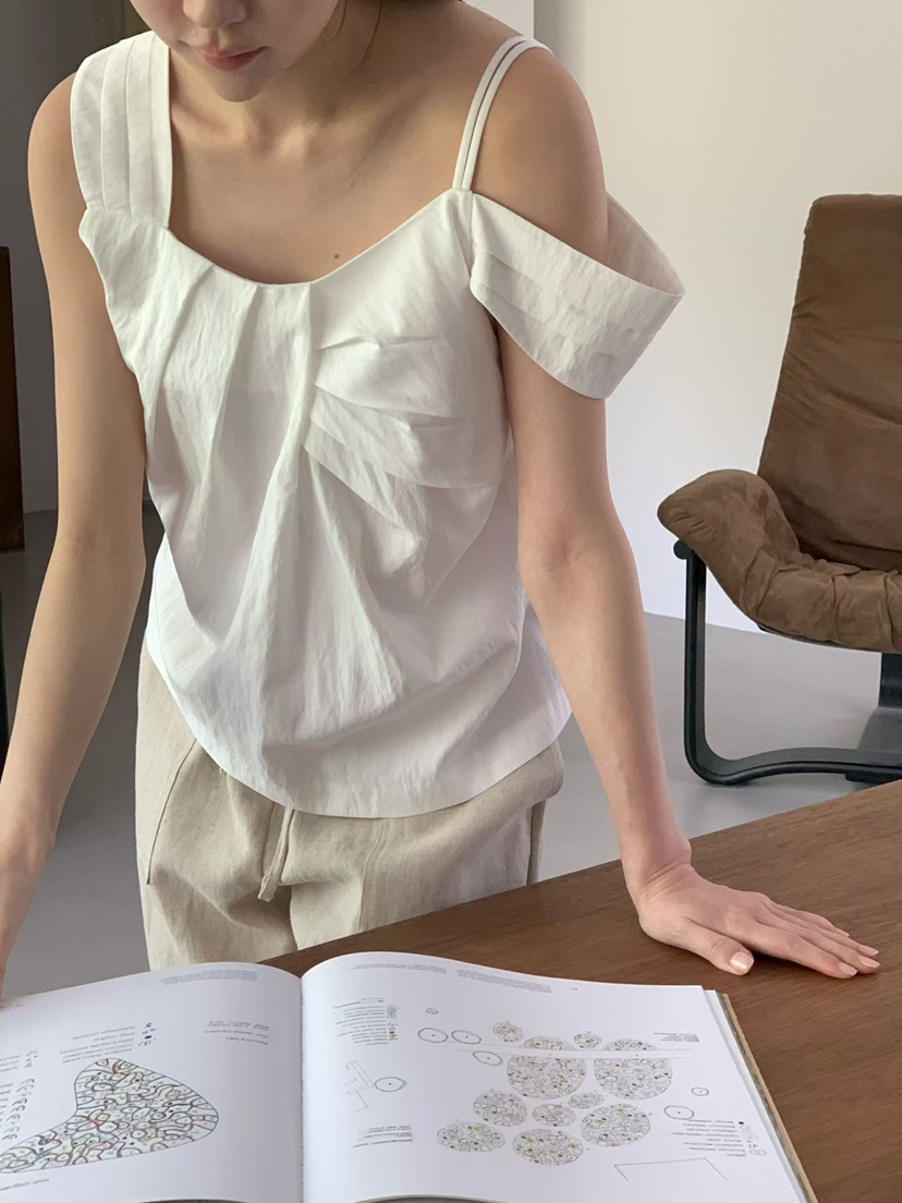 BINUS東大門實拍韓國女裝新款人氣時尚襯衫蕾絲衫不對稱褶皺BINUS襯衫/蕾絲衫