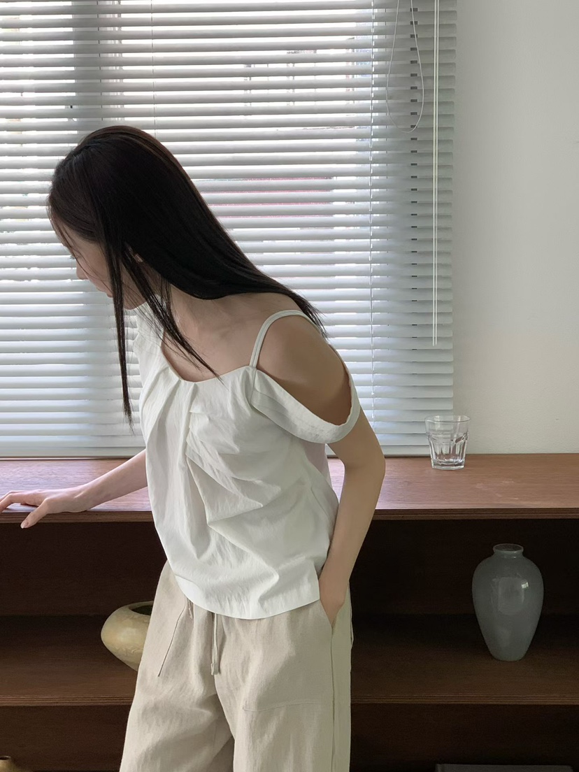 BINUS東大門實拍韓國女裝新款人氣時尚襯衫蕾絲衫不對稱褶皺BINUS襯衫/蕾絲衫