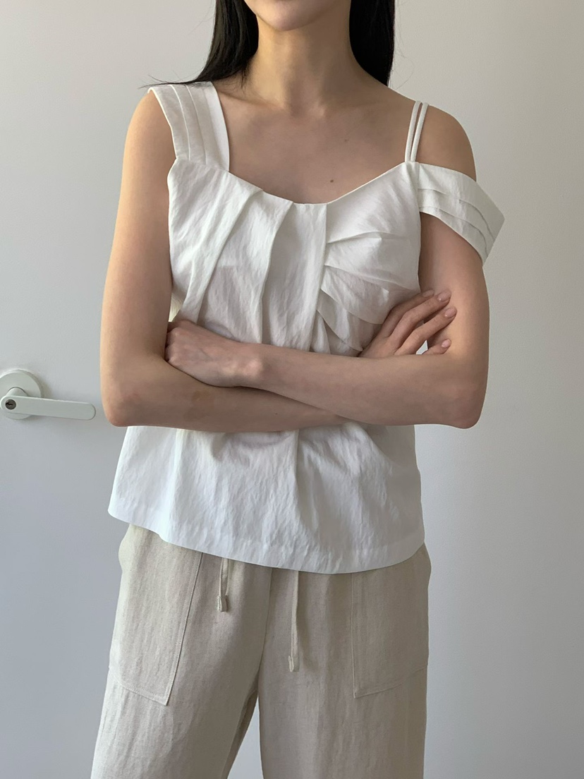 BINUS東大門實拍韓國女裝新款人氣時尚襯衫蕾絲衫不對稱褶皺BINUS襯衫/蕾絲衫