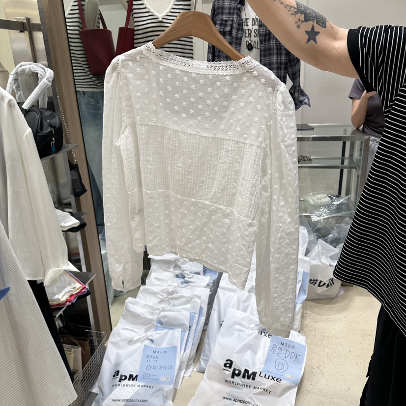 MELO韓國代購女裝新品休閑熱賣26夏季26春夏人氣襯衫蕾絲衫MELO襯衫/蕾絲衫