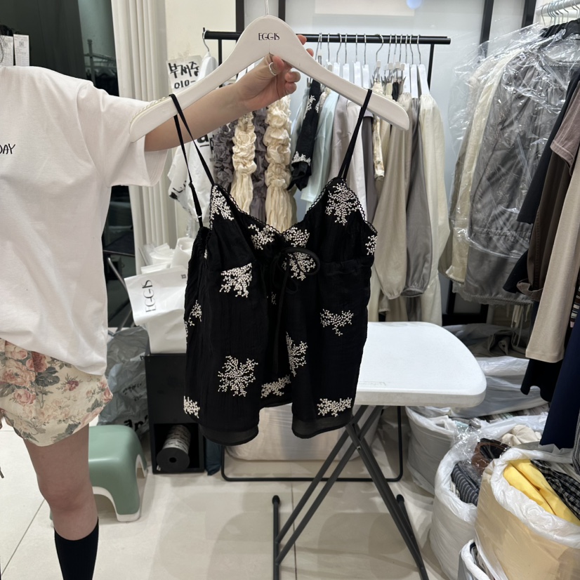 EGG IS東大門實拍韓國女士新品休閑推薦時尚吊帶背心刺繡EGG IS吊帶/背心圖色2