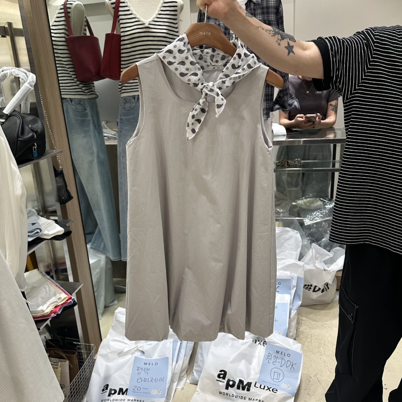MELO韓國直郵女裝新款26春夏人氣職業休閑連衣裙含圍巾套裝MELO連衣裙圖色2