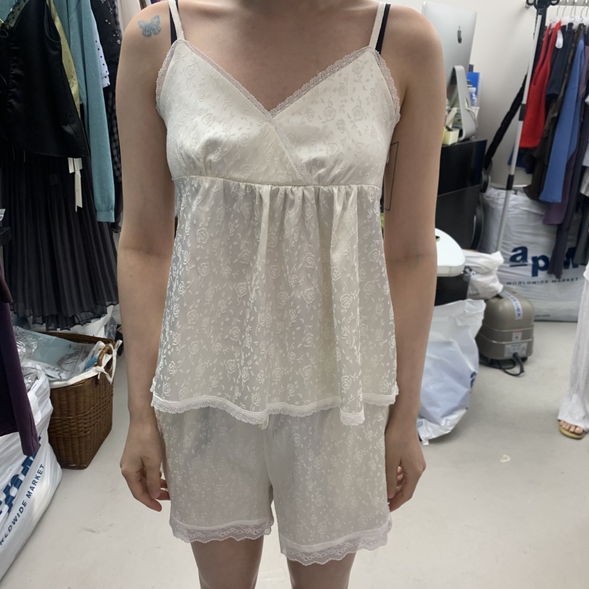 SOLD OUT韓國代購女裝新款熱賣休閑職業吊帶背心毛絨蕾絲SOLD OUT吊帶/背心圖色2