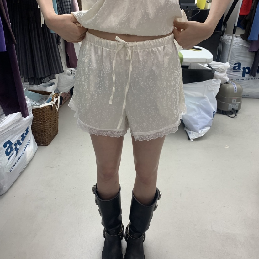 SOLD OUT韓國直郵女裝新款26夏季休閑26春夏短褲毛絨蕾絲SOLD OUT短褲圖色2