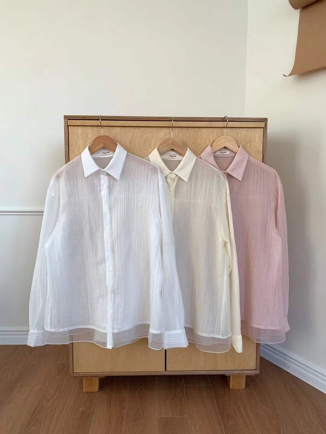 CRISPY CHIPS韓國直郵女裝新款熱賣推薦人氣職業襯衫蕾絲衫BLACKGHOBI襯衫/蕾絲衫