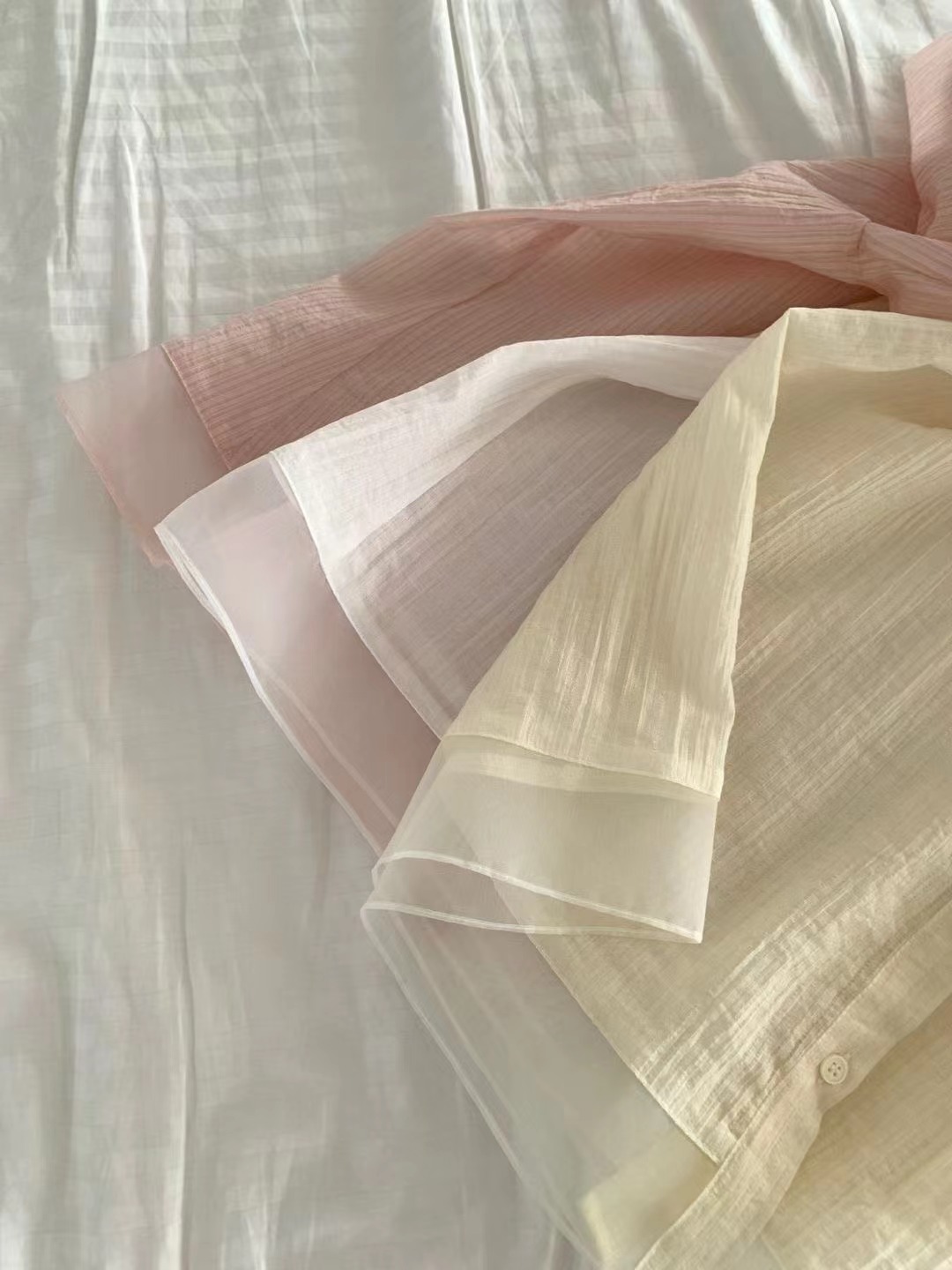 CRISPY CHIPS韓國直郵女裝新款熱賣推薦人氣職業襯衫蕾絲衫BLACKGHOBI襯衫/蕾絲衫