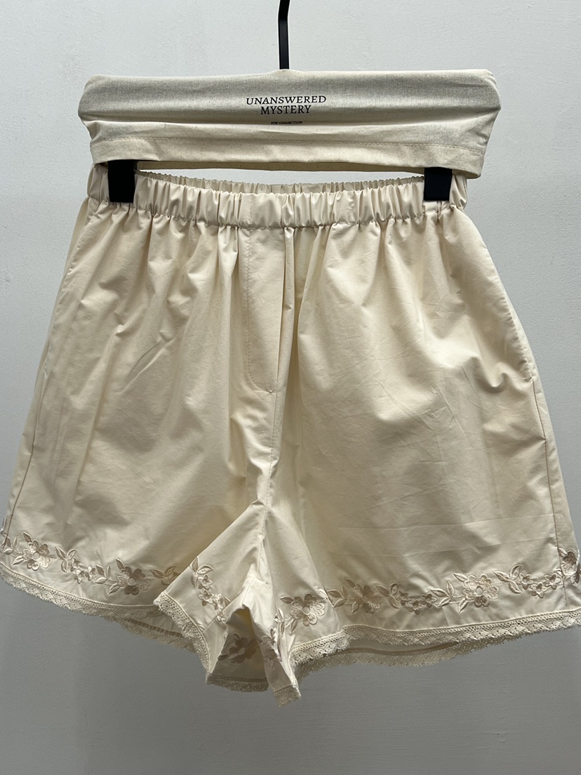 UNANSWERED-MYSTERY/FIFO韓國東大門代購女裝新款休閑短褲花朵蕾絲UNANSWERED-MYSTERY/FIFO短褲圖色1