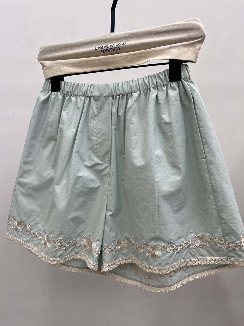 UNANSWERED-MYSTERY/FIFO韓國東大門代購女裝新款休閑短褲花朵蕾絲UNANSWERED-MYSTERY/FIFO短褲圖色2