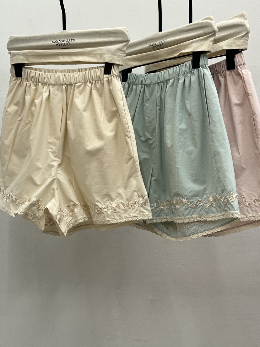 UNANSWERED-MYSTERY/FIFO韓國東大門代購女裝新款休閑短褲花朵蕾絲UNANSWERED-MYSTERY/FIFO短褲圖色3左三色