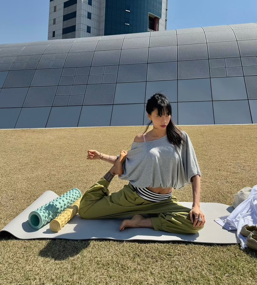 ABBEYLEE韓國東大門代購女士新品熱賣時尚休閑T恤褶皺開衩ABBEYLEET恤