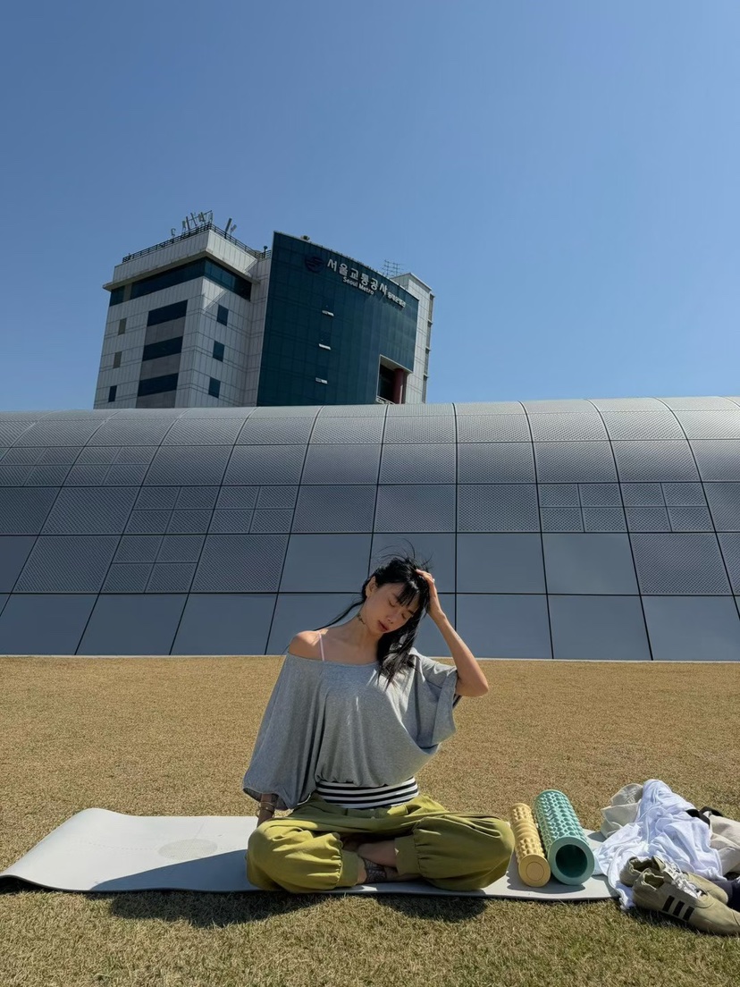 ABBEYLEE韓國東大門代購女士新品熱賣時尚休閑T恤褶皺開衩ABBEYLEET恤