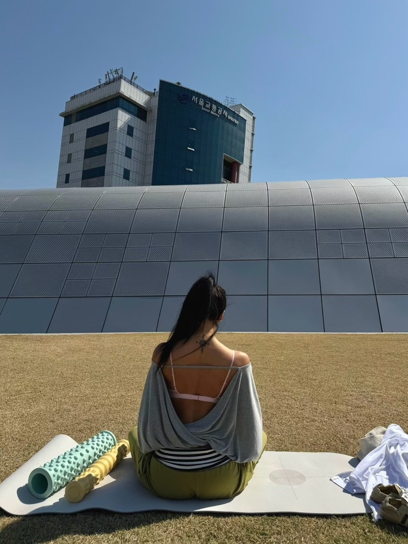 ABBEYLEE韓國東大門代購女士新品熱賣時尚休閑T恤褶皺開衩ABBEYLEET恤