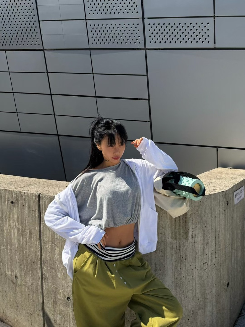 ABBEYLEE韓國東大門代購女士新品熱賣時尚休閑T恤褶皺開衩ABBEYLEET恤