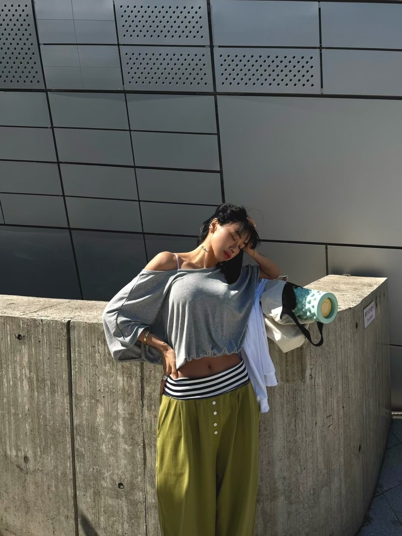 ABBEYLEE韓國東大門代購女士新品熱賣時尚休閑T恤褶皺開衩ABBEYLEET恤