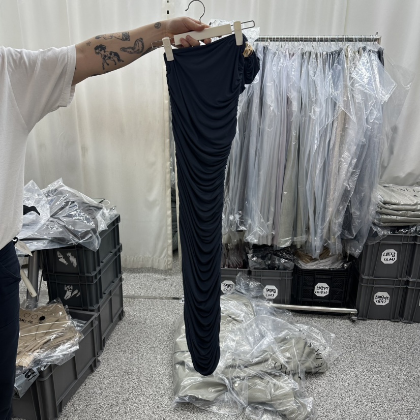 ONEBYTWO韓國直郵女裝新品熱賣26夏季26春夏時尚連衣裙褶皺ONE BY TWO連衣裙圖色3黑色