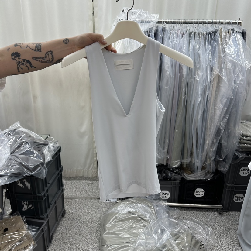 ONEBYTWO韓國直郵實拍女裝新款休閑人氣推薦職業吊帶背心ONE BY TWO吊帶/背心圖色2