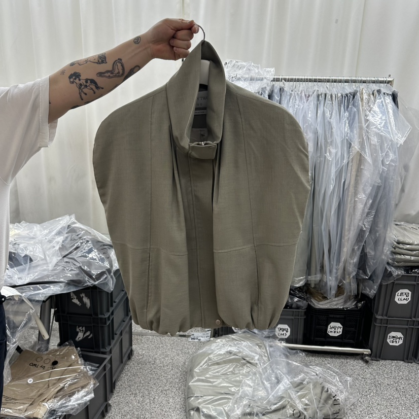 ONEBYTWO韓國直郵女裝新品推薦26夏季休閑時尚26春夏馬甲披肩ONE BY TWO馬甲圖色2