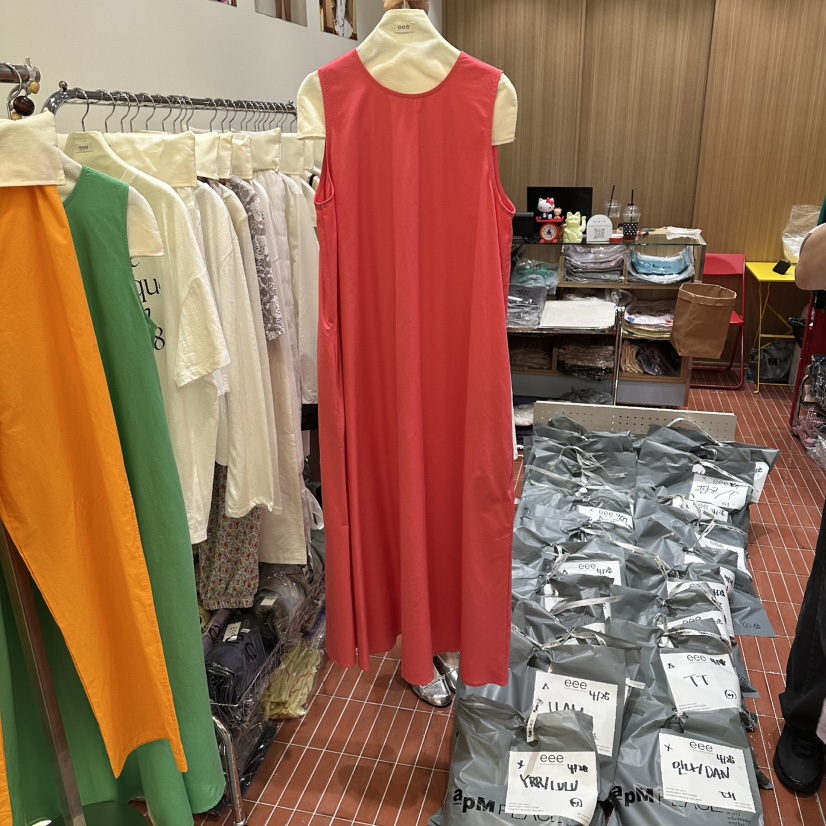 EEE韓國直郵女裝新品熱賣休閑職業26夏季人氣時尚26春夏連衣裙EEE連衣裙圖色1