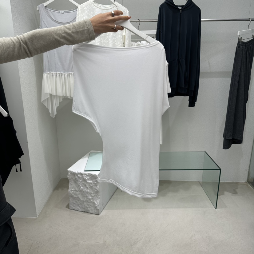 NEUTER東大門直郵女裝新款人氣熱賣真品時尚推薦T恤不含腰帶NEUTERT恤