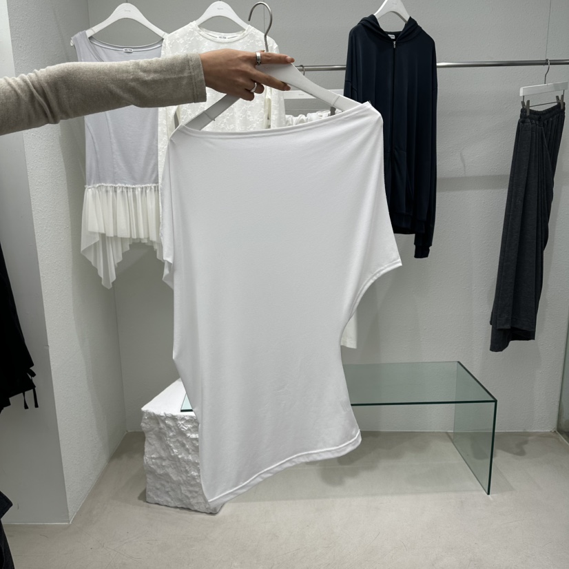 NEUTER東大門直郵女裝新款人氣熱賣真品時尚推薦T恤不含腰帶NEUTERT恤圖色1