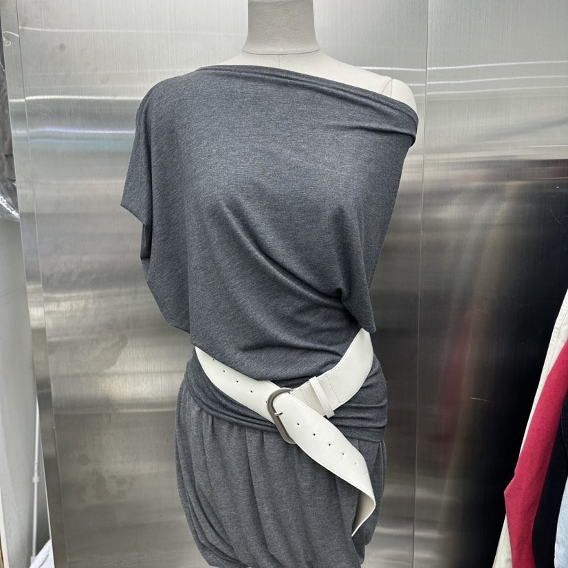 NEUTER東大門直郵女裝新款人氣熱賣真品時尚推薦T恤不含腰帶NEUTERT恤圖色2