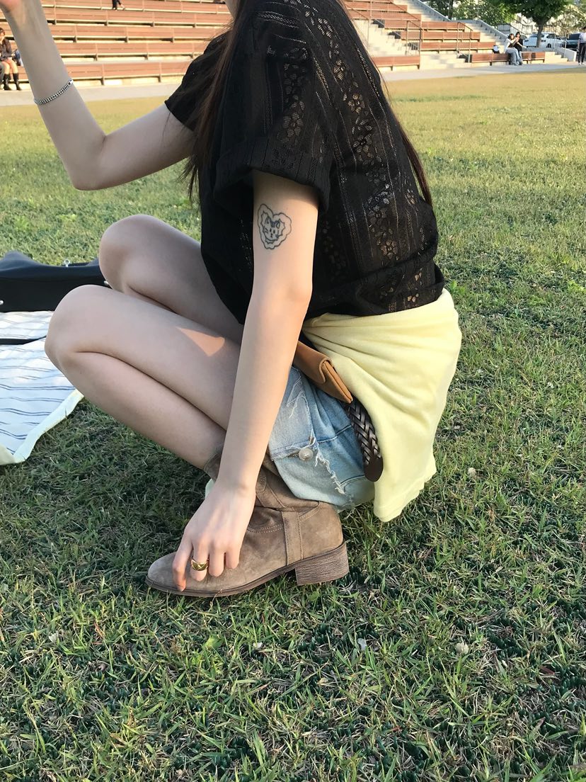 ESCHER韓國直郵女士新品推薦人氣熱賣26夏季26春夏襯衫蕾絲衫ESCHER襯衫/蕾絲衫