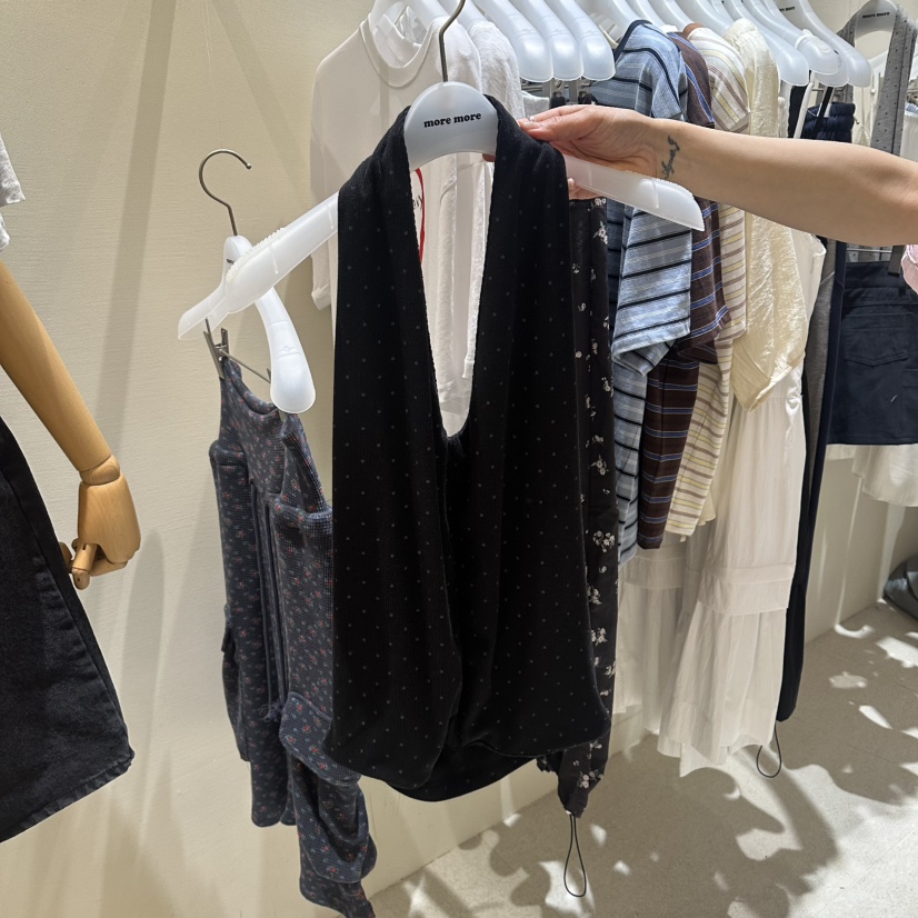 MOREMORE韓國東大門直郵女裝新款26春夏職業人氣吊帶背心more more吊帶/背心圖色2