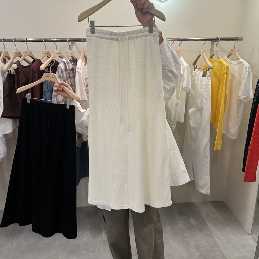 URBANSTORY/REMAKING韓國代購女士新款26春夏職業推薦長裙Remaking/URBANSTORY長裙圖色1