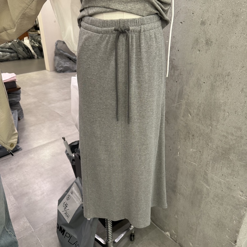 URBANSTORY/REMAKING韓國代購女士新款26春夏職業推薦長裙Remaking/URBANSTORY長裙圖色2