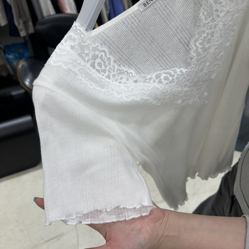 BENE韓國直郵實拍女士新品休閑推薦人氣時尚職業T恤V領透視BENET恤