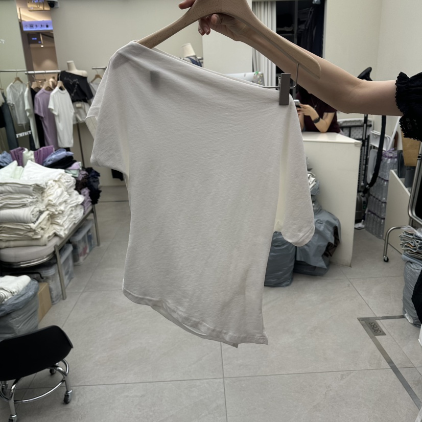 I MFACT韓國直郵實拍女裝新款職業時尚T恤不對稱褶皺露肩I MFACTT恤