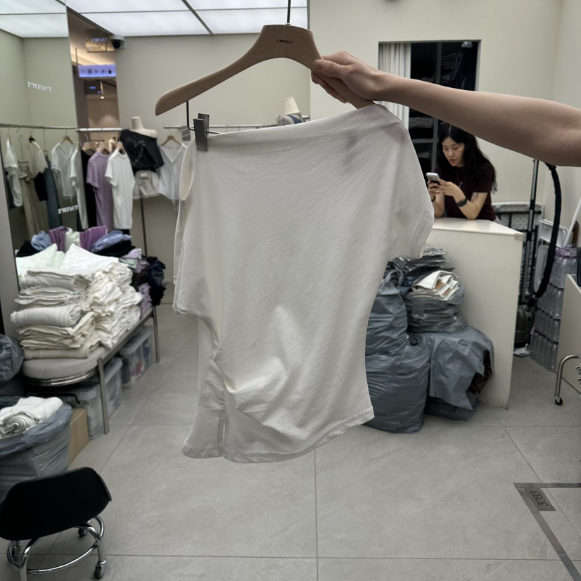 I MFACT韓國直郵實拍女裝新款職業時尚T恤不對稱褶皺露肩I MFACTT恤圖色1