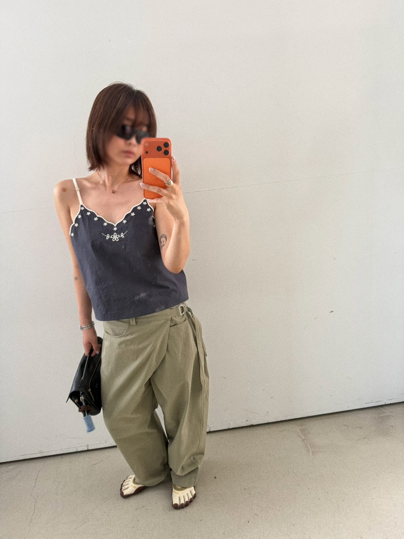 OLI SEOUL東大門實拍韓國女裝新款人氣26夏季吊帶背心刺繡OLI SEOUL吊帶/背心