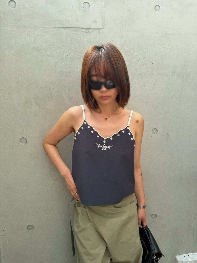 OLI SEOUL東大門實拍韓國女裝新款人氣26夏季吊帶背心刺繡OLI SEOUL吊帶/背心