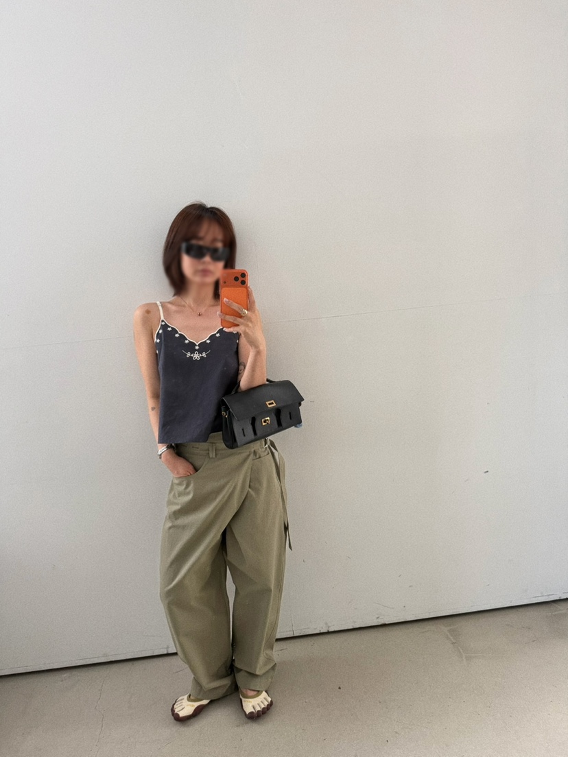 OLI SEOUL東大門實拍韓國女裝新款人氣26夏季吊帶背心刺繡OLI SEOUL吊帶/背心