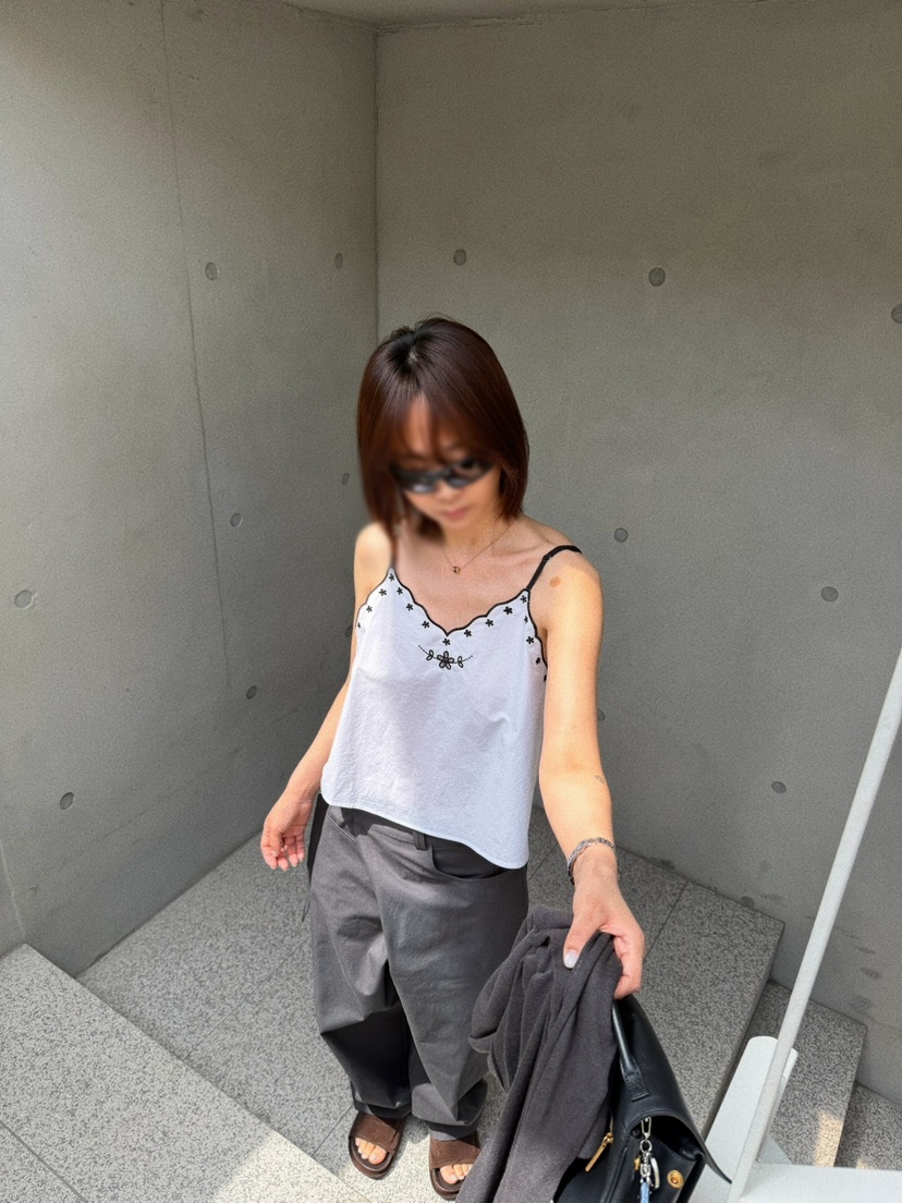 OLI SEOUL東大門實拍韓國女裝新款人氣26夏季吊帶背心刺繡OLI SEOUL吊帶/背心