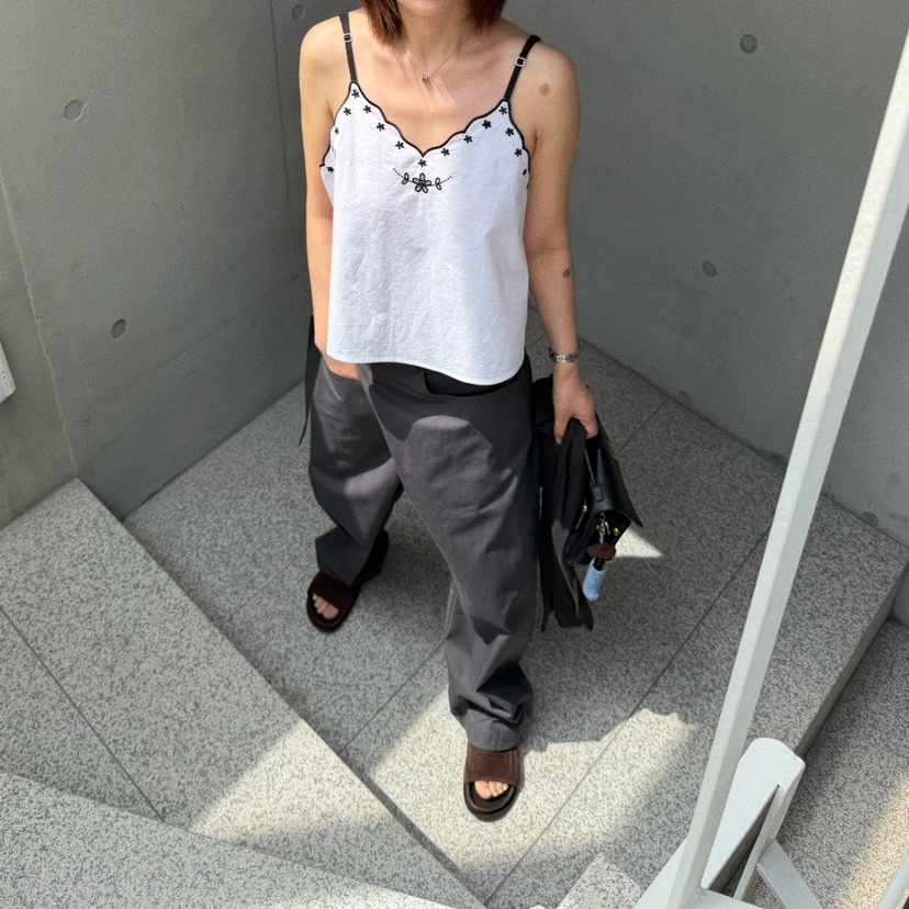 OLI SEOUL東大門實拍韓國女裝新款人氣26夏季吊帶背心刺繡OLI SEOUL吊帶/背心