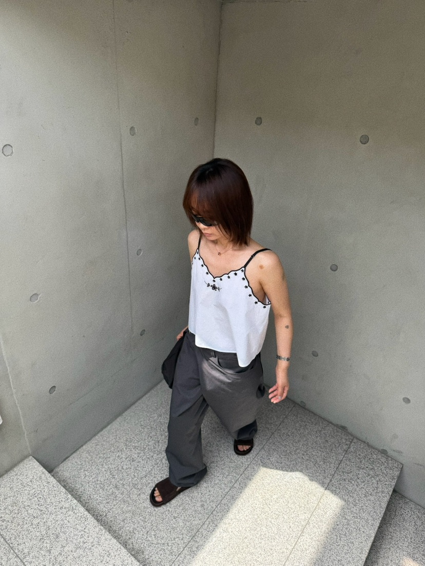 OLI SEOUL東大門實拍韓國女裝新款人氣26夏季吊帶背心刺繡OLI SEOUL吊帶/背心