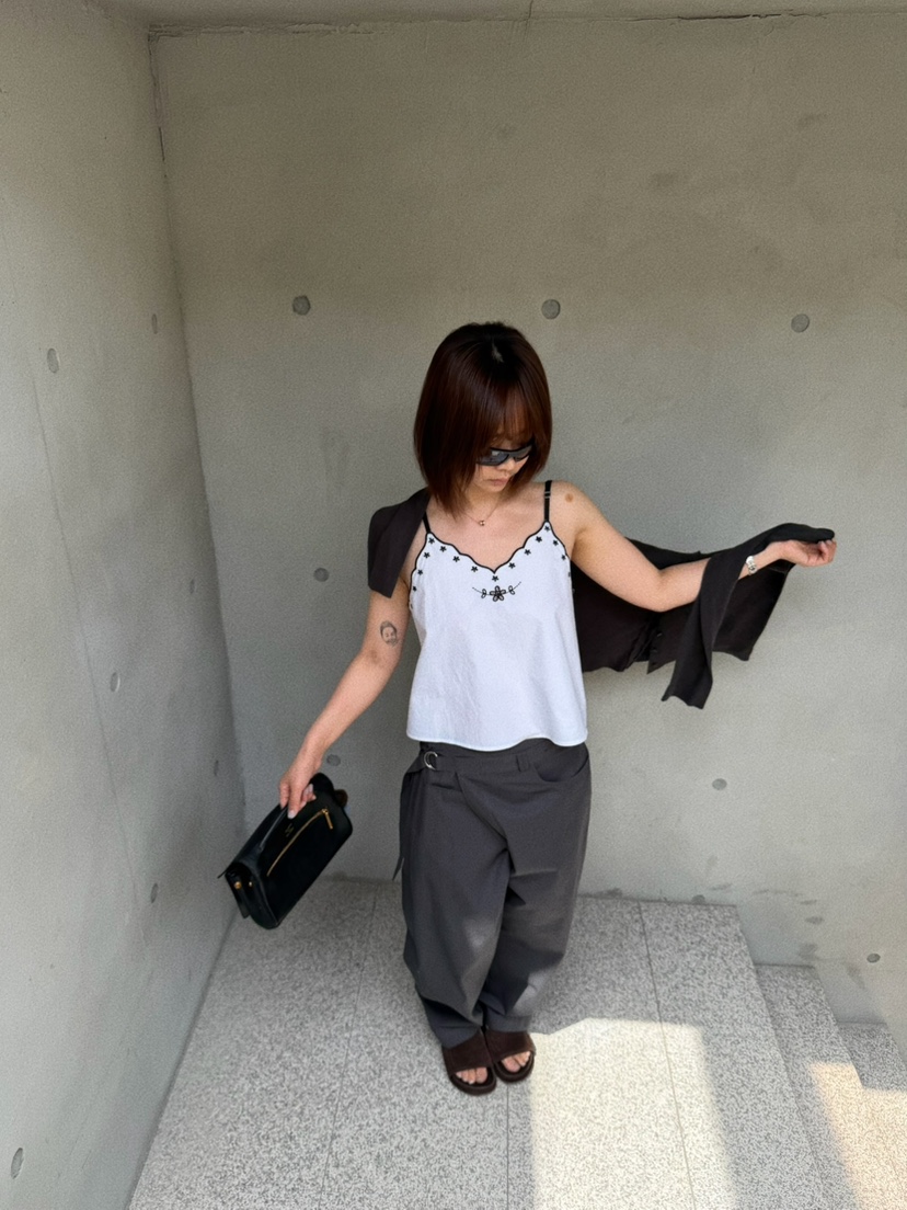 OLI SEOUL東大門實拍韓國女裝新款人氣26夏季吊帶背心刺繡OLI SEOUL吊帶/背心