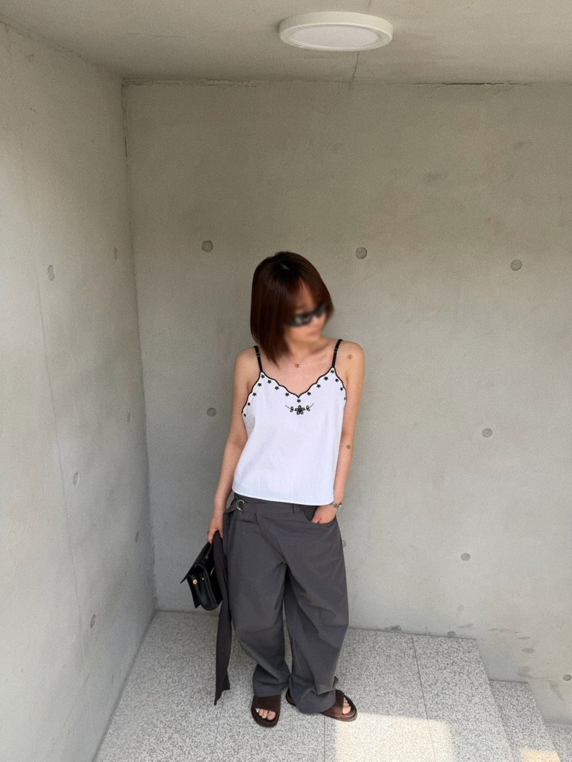 OLI SEOUL東大門實拍韓國女裝新款人氣26夏季吊帶背心刺繡OLI SEOUL吊帶/背心