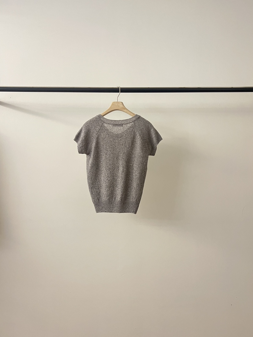 LOGON韓國代購女裝新款26夏季職業熱賣時尚人氣26春夏T恤V領LOGONT恤