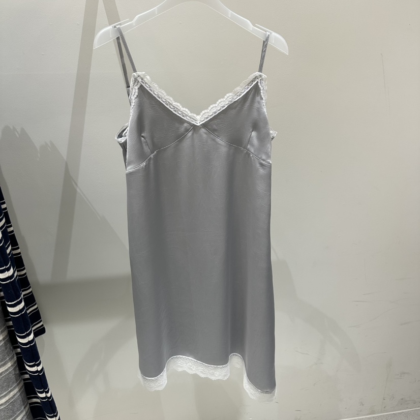 LOW MOMENT韓國代購女裝新品26春夏推薦時尚人氣休閑連衣裙LOW MOMENT連衣裙圖色2