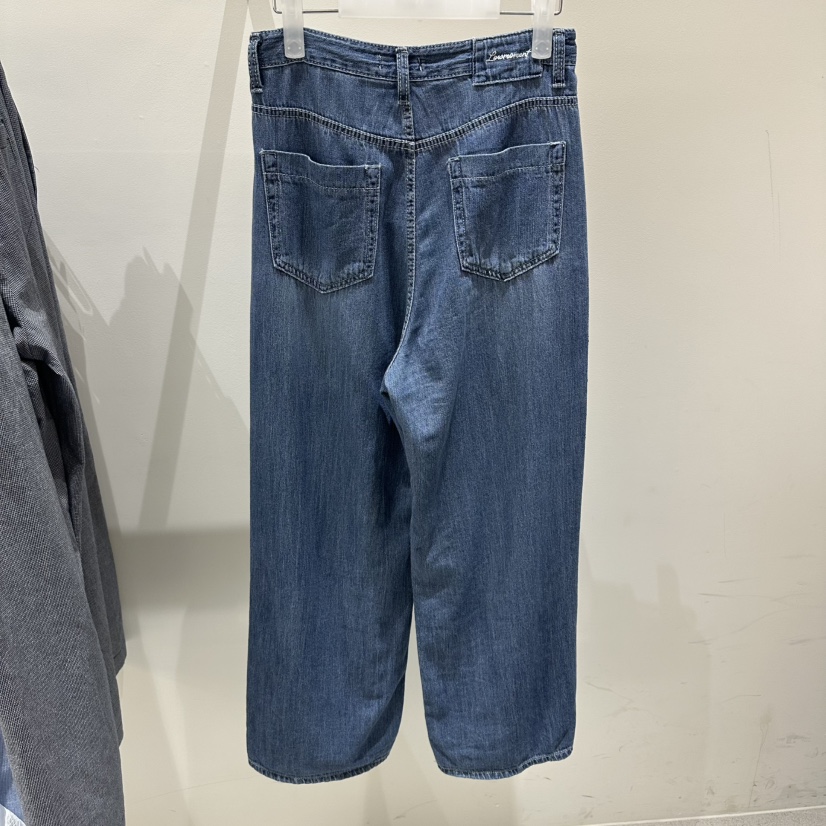 LOW MOMENT韓國東大門代購女裝新款時尚人氣推薦職業牛仔褲LOW MOMENT牛仔褲