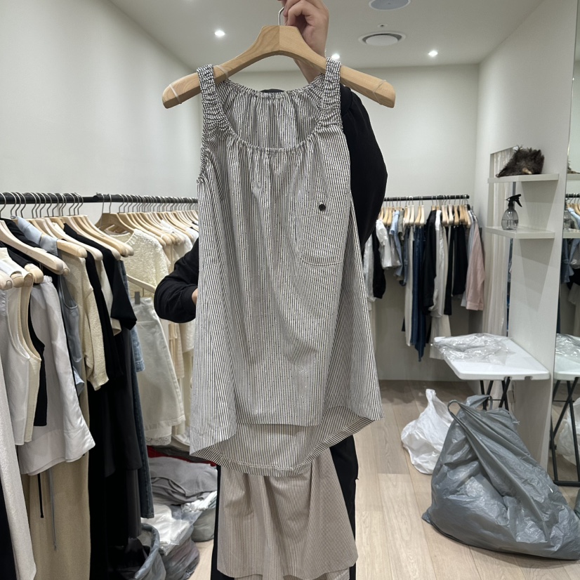 NOTTINGHAM/AVECNOUS/MODEST韓國東大門直郵女士新品推薦吊帶背心NOTTINGHAM/AVECNOUS/MODEST吊帶/背心圖色1