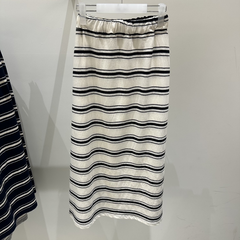 LOW MOMENT韓國直郵實拍女士新品時尚職業26春夏26夏季長裙LOW MOMENT長裙