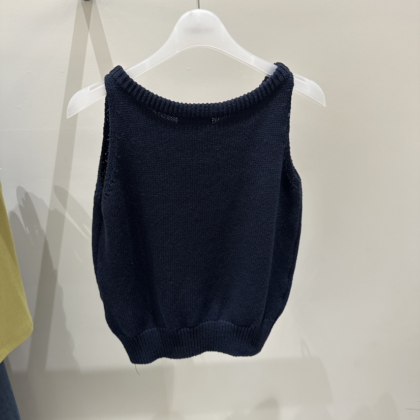 LOW MOMENT東大門實拍韓國女裝新款26夏季推薦人氣吊帶背心LOW MOMENT吊帶/背心