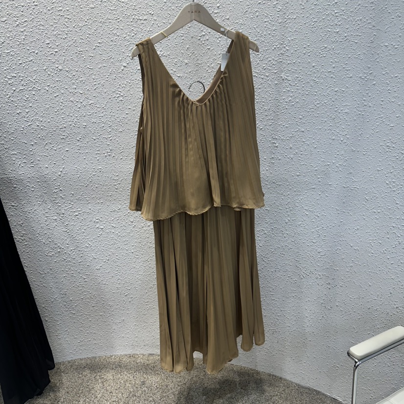 TARA東大門實拍韓國女裝新品推薦熱賣時尚26春夏套裝褶裥TARA套裝圖色2