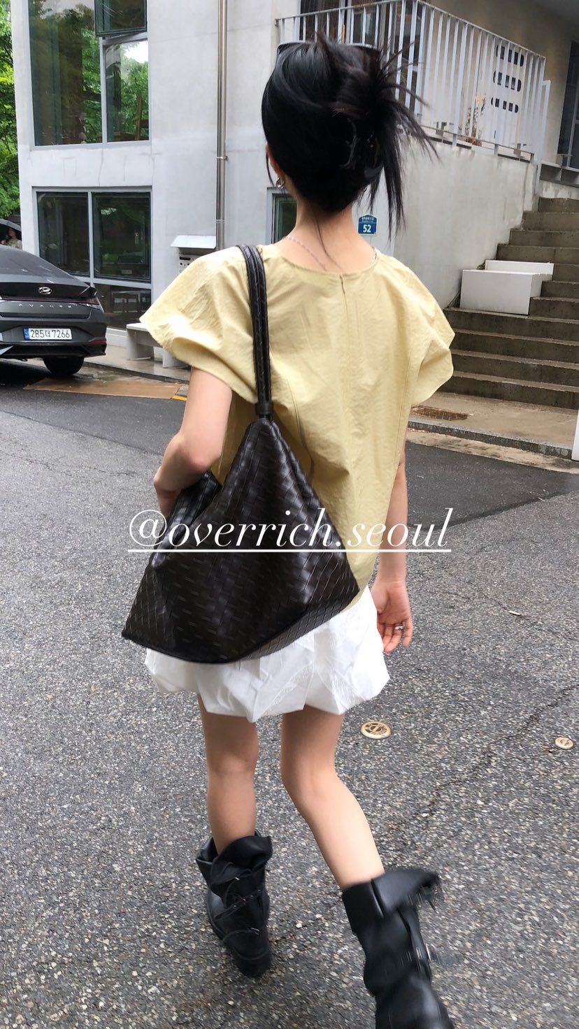 OVER RICH韓國代購女士新款26春夏時尚襯衫蕾絲衫荷葉邊OVER RICH襯衫/蕾絲衫