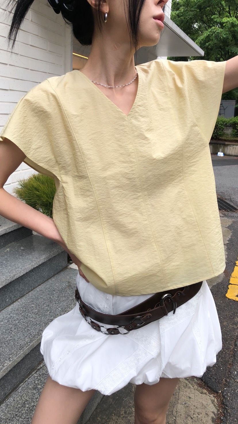 OVER RICH韓國代購女士新款26春夏時尚襯衫蕾絲衫荷葉邊OVER RICH襯衫/蕾絲衫